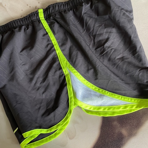 Under Armor Loose Fit - Picture 4 of 4